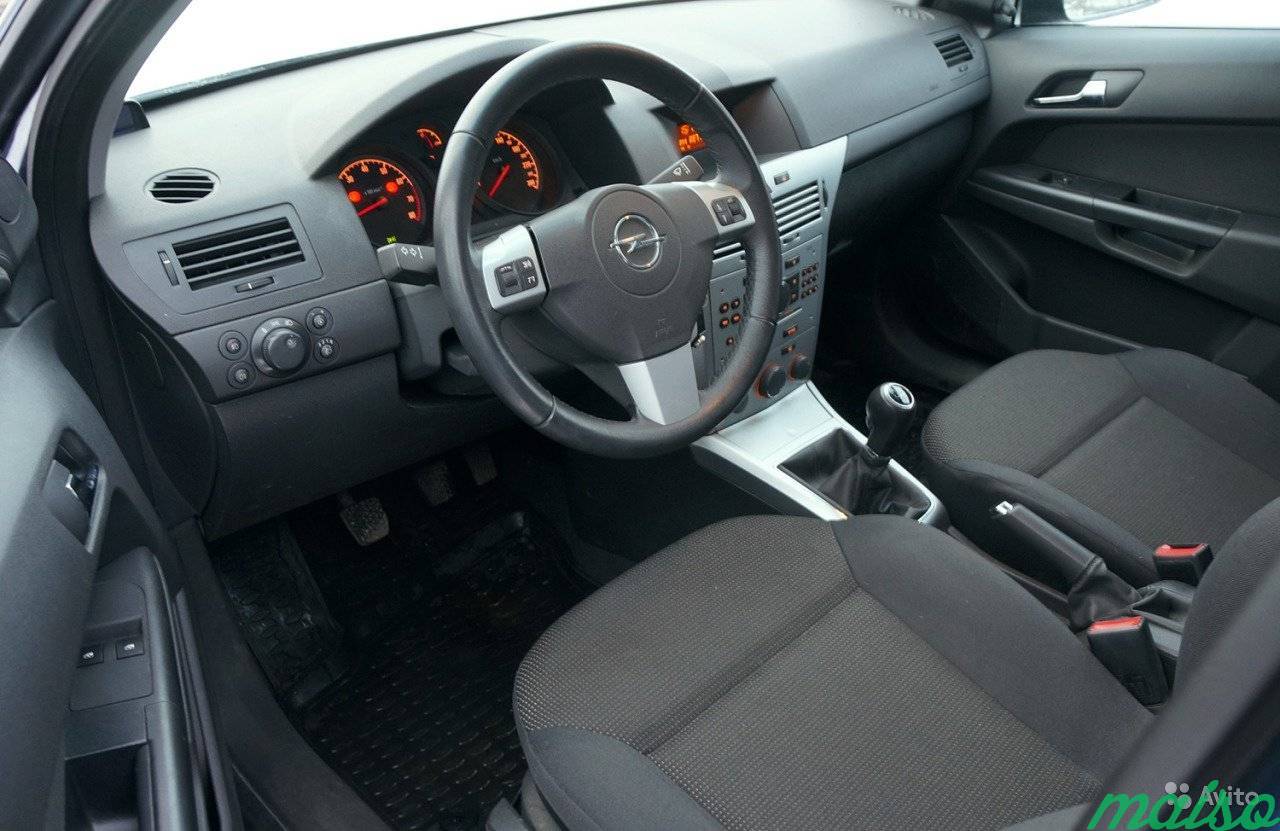 Opel Astra 1.6 МТ, 2011, седан в Санкт-Петербурге. Фото 5